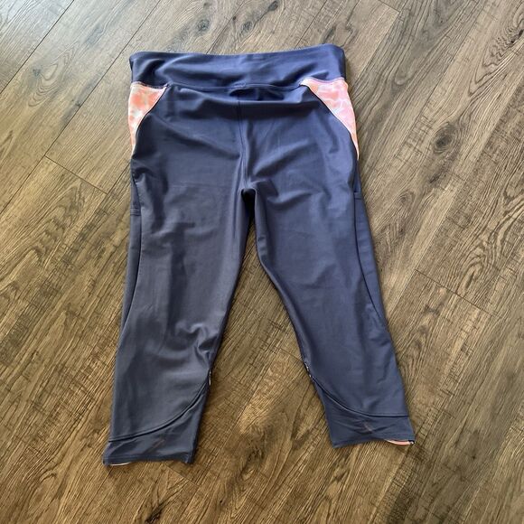 Under Armor Women’s Leggings XL Capri Compression Heatgear - Picture 2 of 4